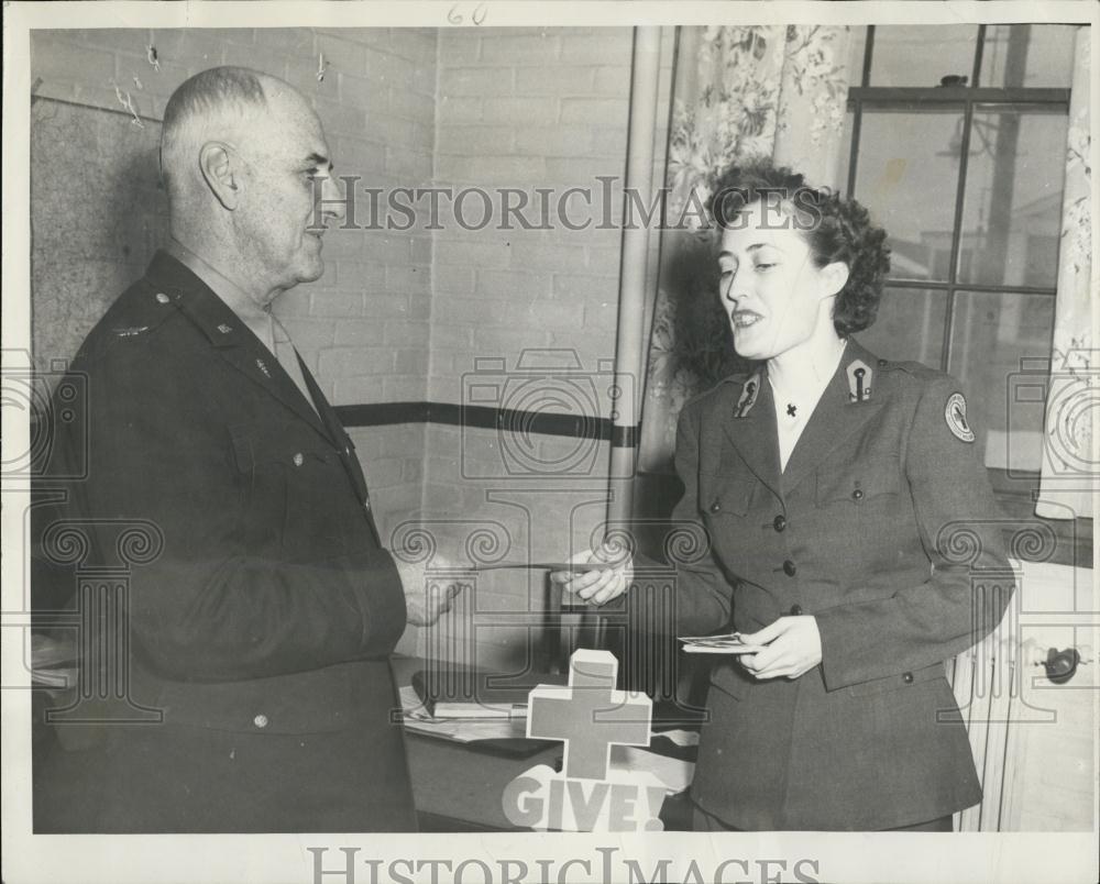 1949 Press Photo Col HA Clark &amp; Red Cross Dir Margaret Wayne - RSL05409 - Historic Images