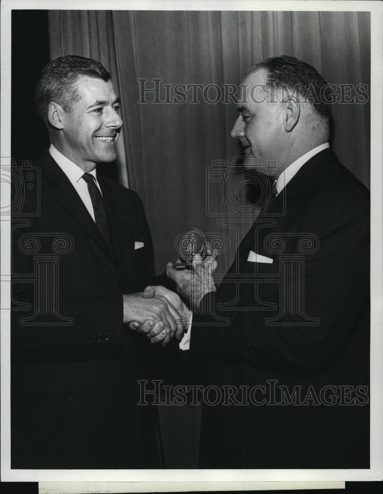 1964 Press Photo American Football Coaches Association Yovicsin Zornow - Historic Images