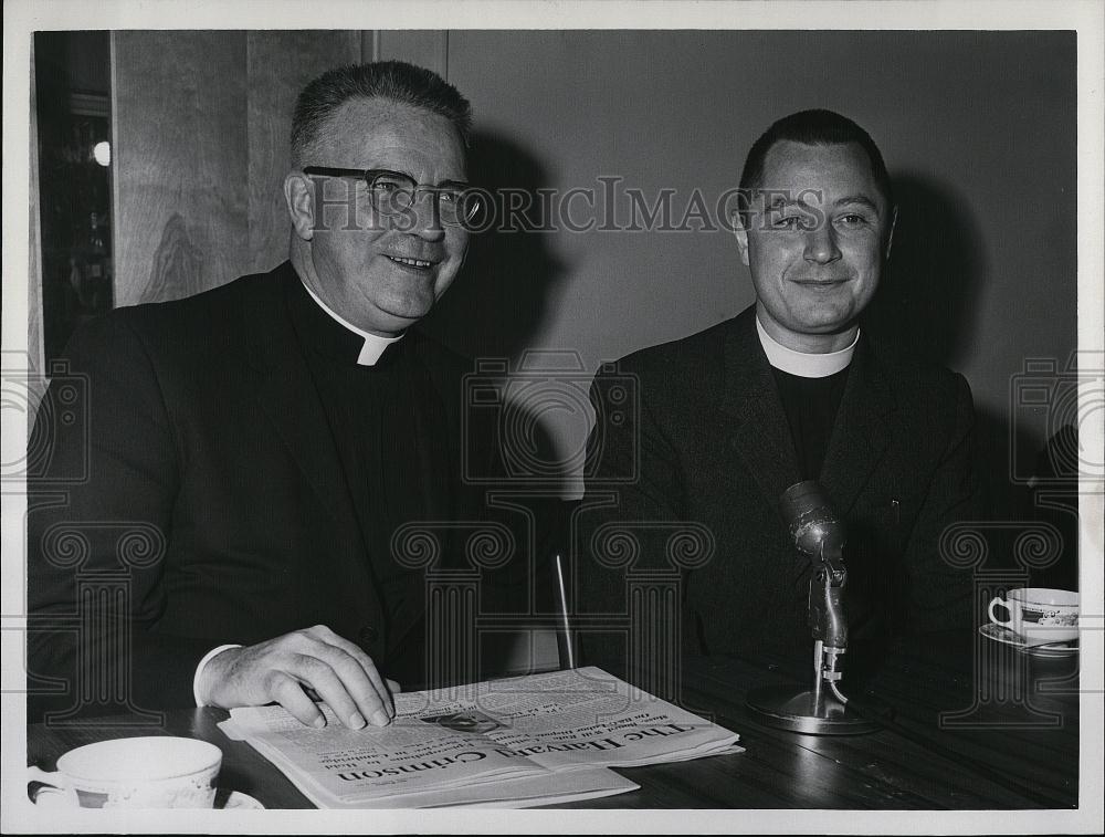 1961 Press Photo Fr Joseph Collins &amp; Rev William Scheider At Press Conference - Historic Images