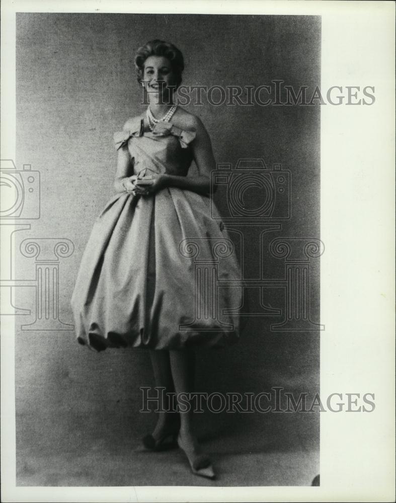 1970 Press Photo Martha von Bulow Models Dress - RSL42521 - Historic Images