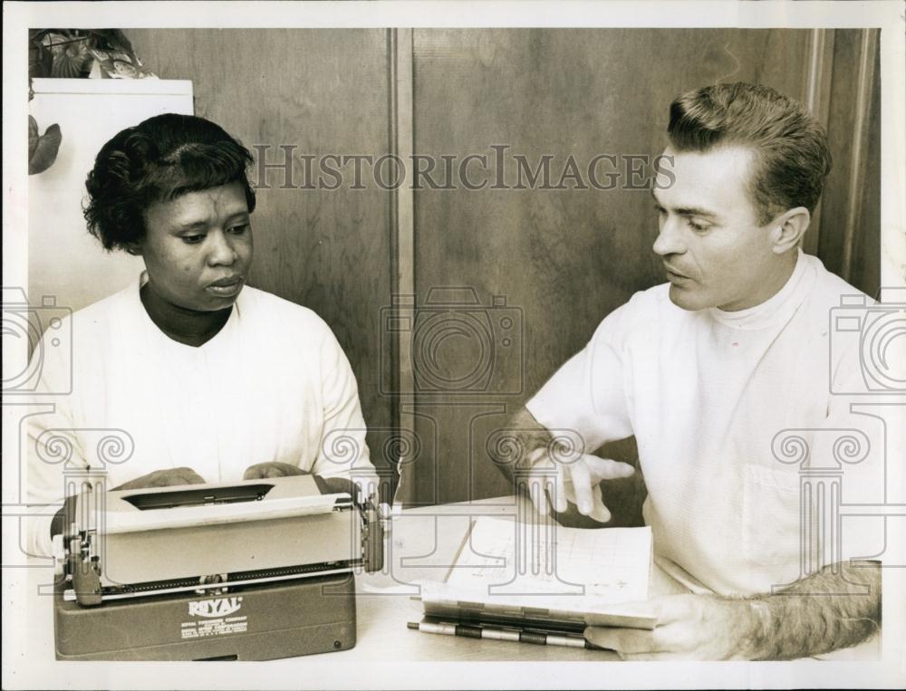 1963 Press Photo Dr O Kenneth Weilder &amp; Assistant Mrs Doris Fuller Williams - Historic Images