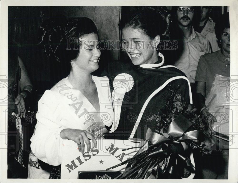 1971 Press Photo Deborah Ann O&#39;Brien Crowned Miss Massachusetts Beauty Pageant - Historic Images