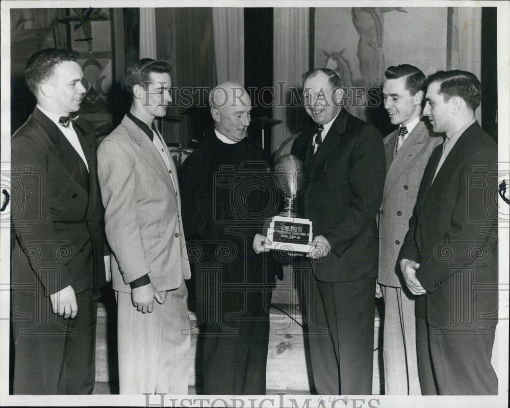 1952 Press Photo Don Herlihy gets Pioneer Valley Championship Trophy - RSL05527 - Historic Images