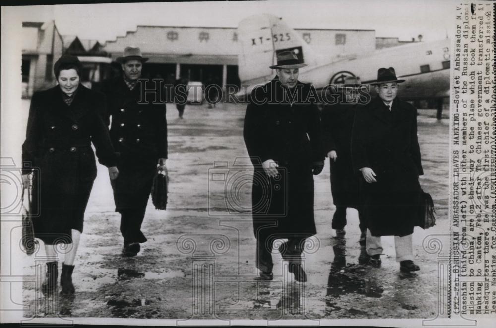 1949 Press Photo Soviet Ambassador NV Roschin Woth Other Members Of Mission - Historic Images