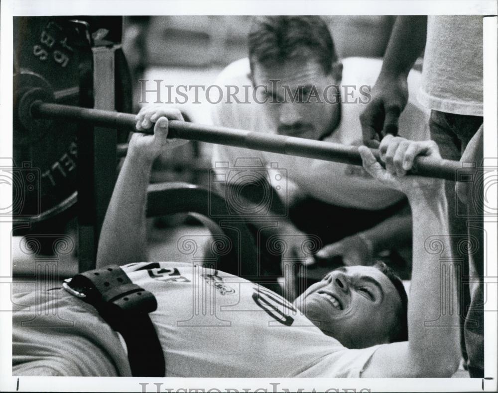 1991 Press Photo Brett Stutzman of Ridgewood High bench Pressing 150 Weight - Historic Images