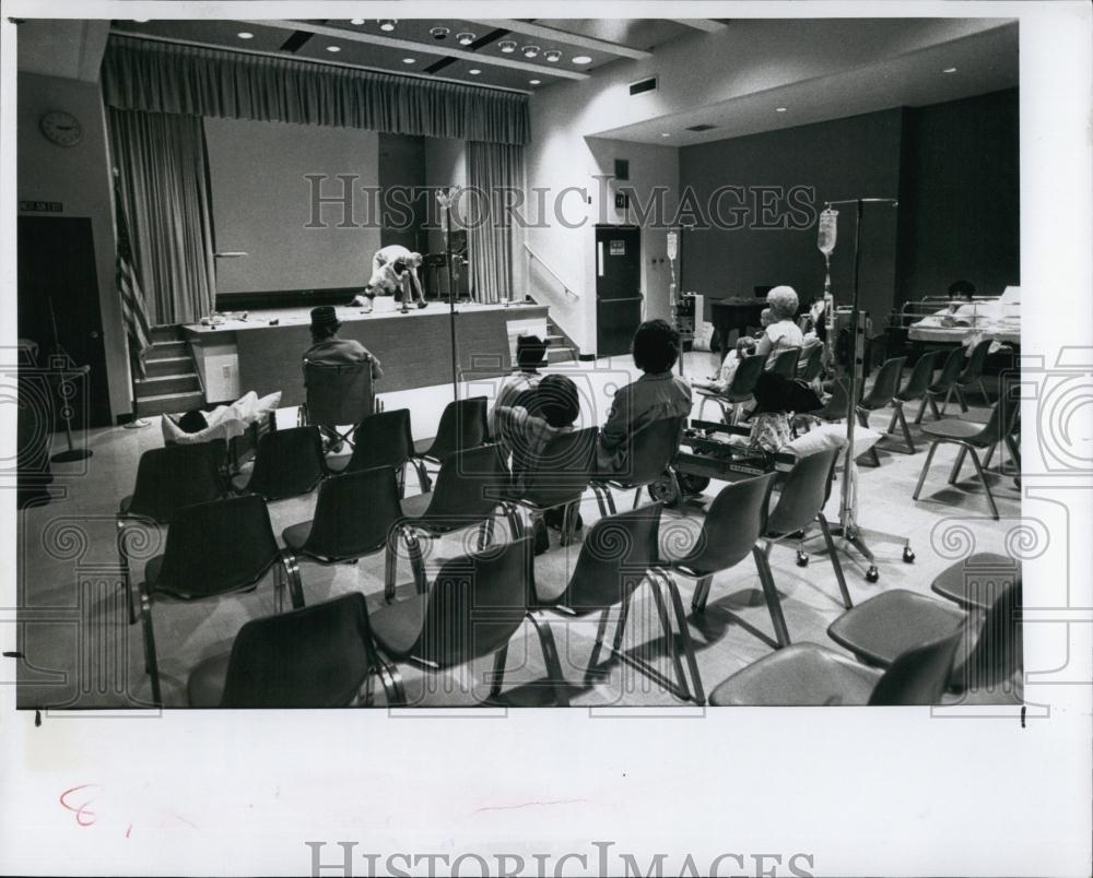 1980 Press Photo George Weisensel, Dog Show For Hospitalized Children - Historic Images