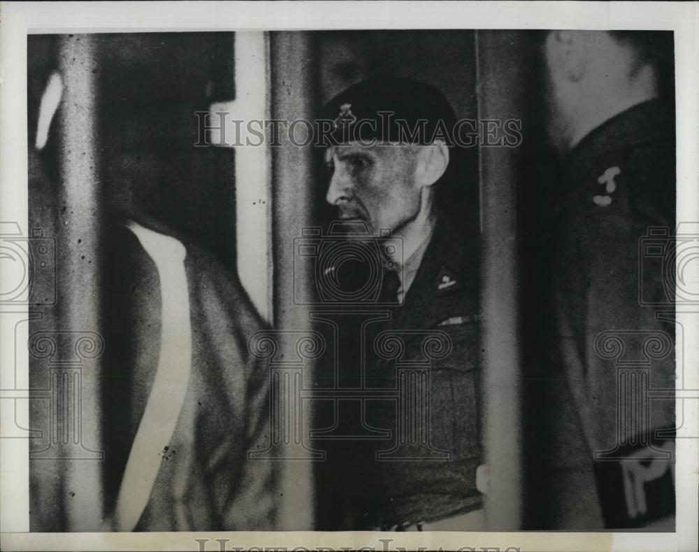 1950 Press Photo Major Count De Corswaren Arrested for Throwing Smoke Bomb - Historic Images