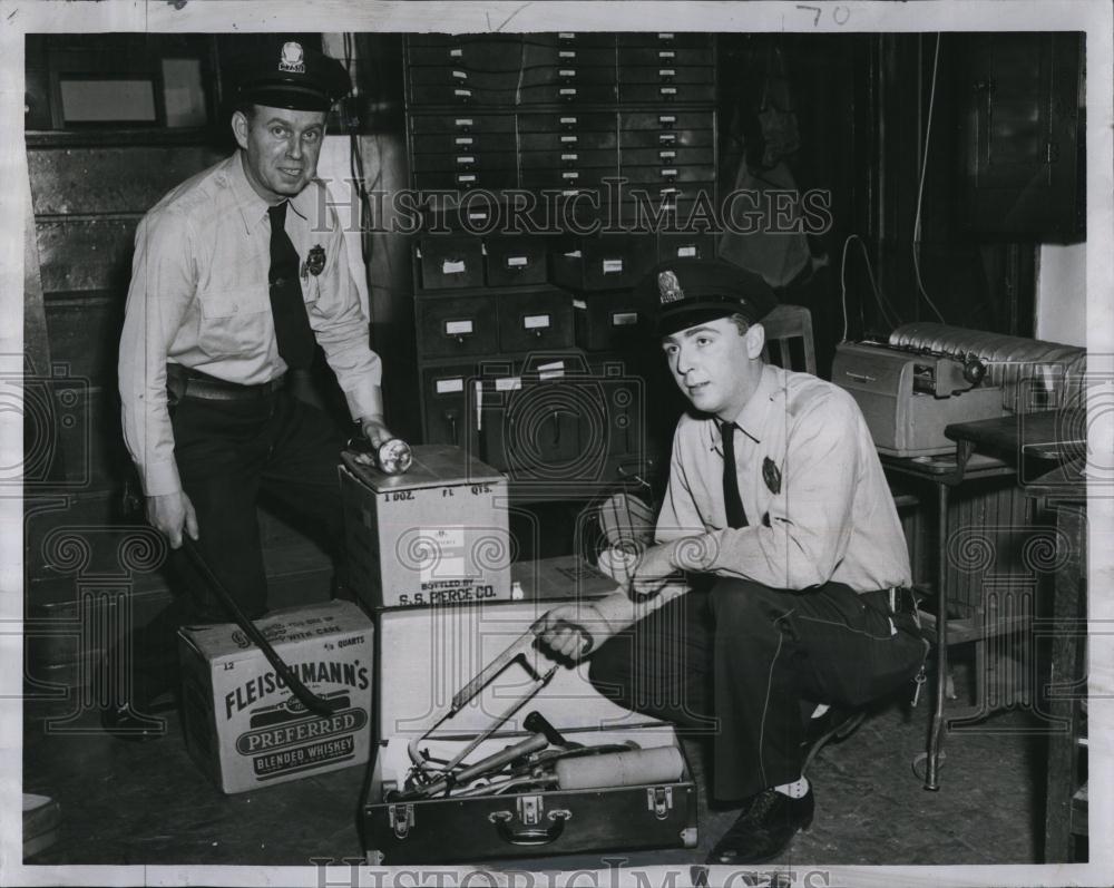 1957 Press Photo Police officers James McCarthy & Francis Powers & burglar tools - Historic Images