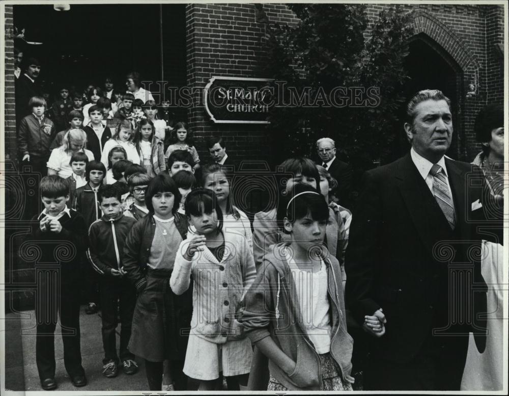 Press Photo Louis Trahan Funeral - RSL39277 - Historic Images