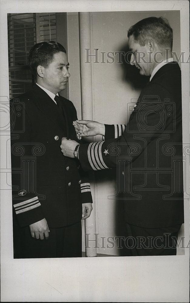 1948 Press Photo LtCommander Cesar Penaherrera &amp; Captain Fred Moosbrugger - Historic Images