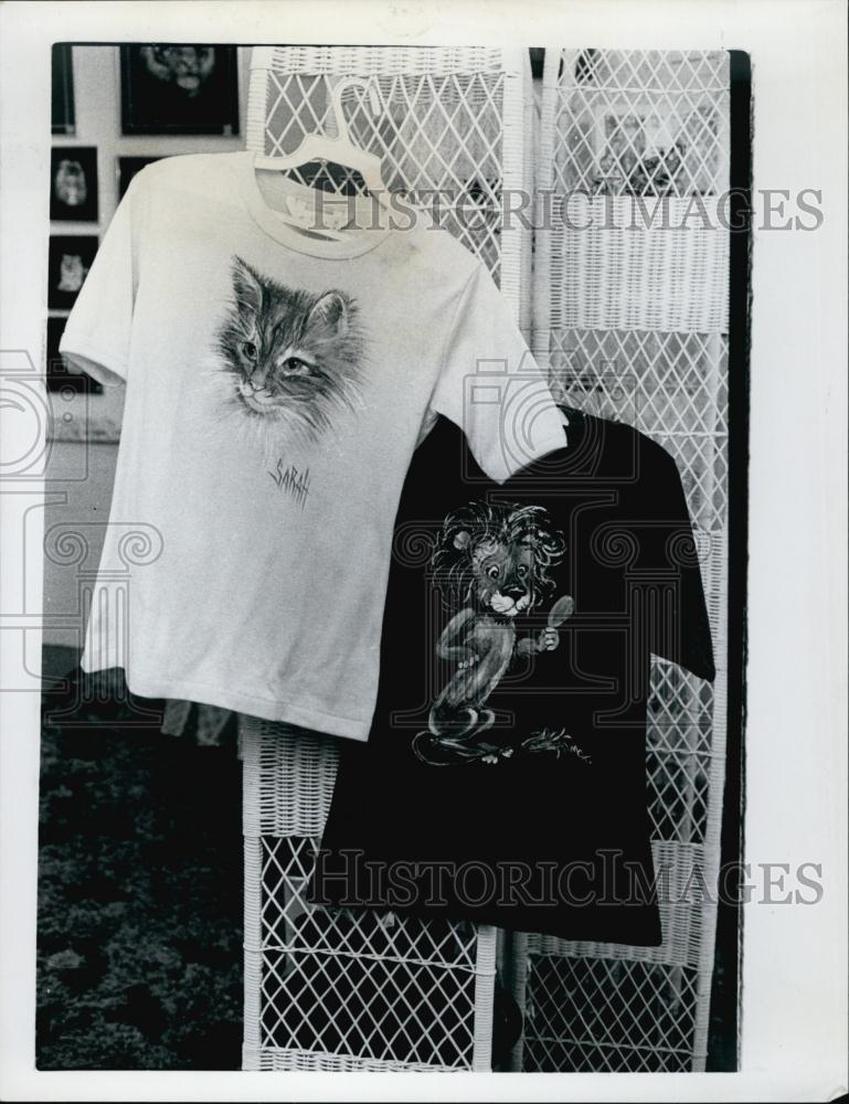 1978 Press Photo Handpainted T-shirts With A Cat And A Lion - RSL59467 - Historic Images