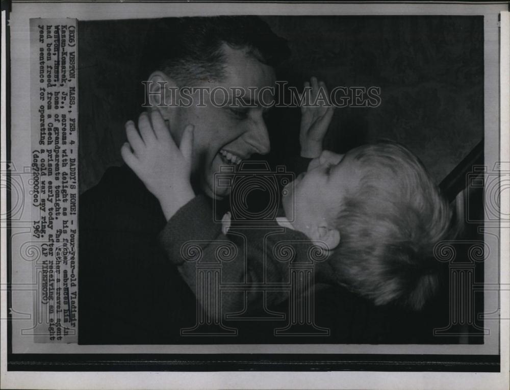 1967 Press Photo Vladimir Kazan-Komarek with Four Year Old Son - RSL99399 - Historic Images