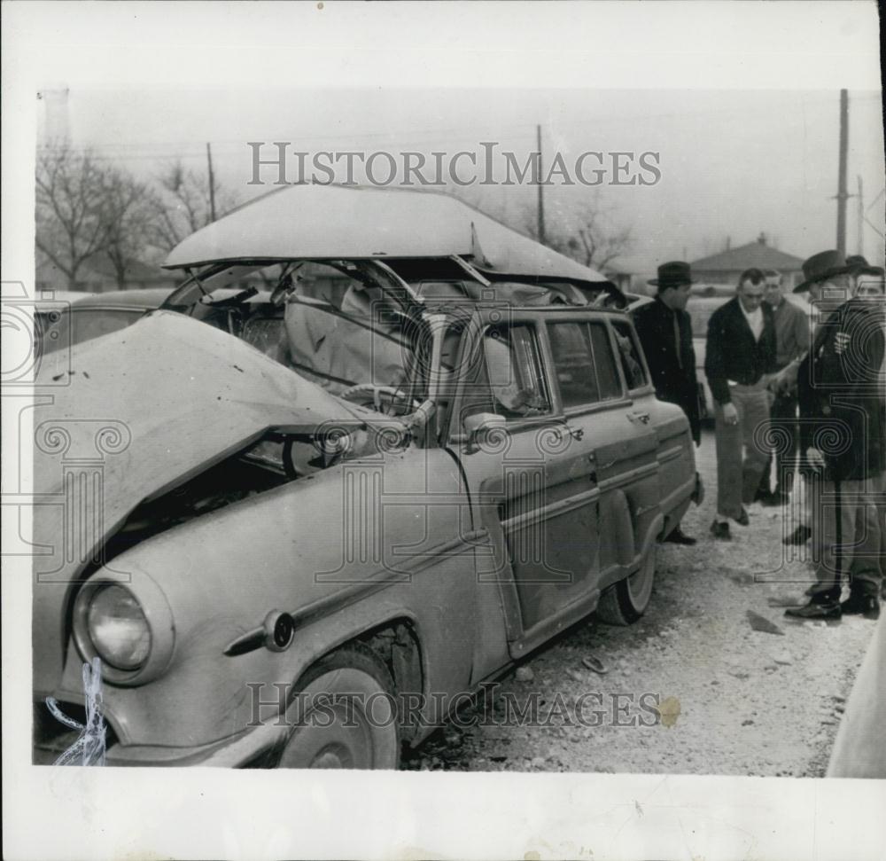 1955 Press Photo Electrical Worker Union Leader Charles Clark&#39;s Car Bombed - Historic Images