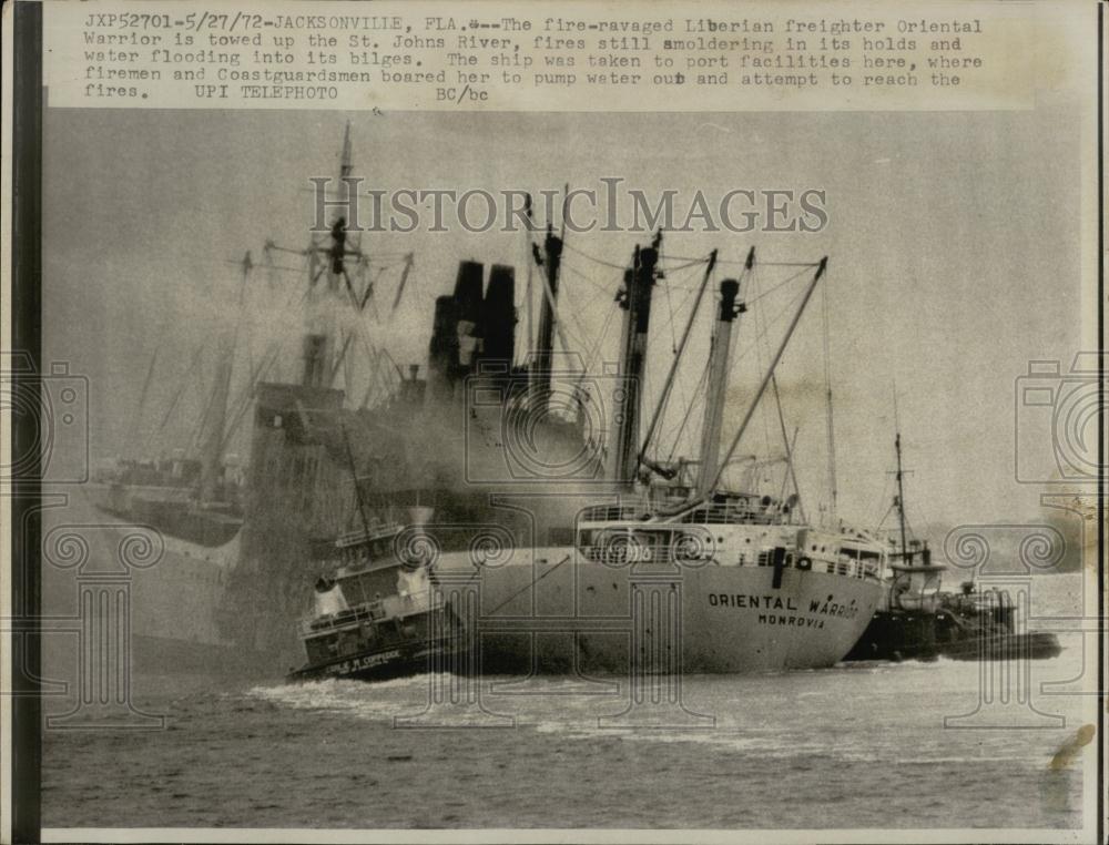 1972 Press Photo Liberian Freighter oriental Warrior Ravaged with Fire - Historic Images