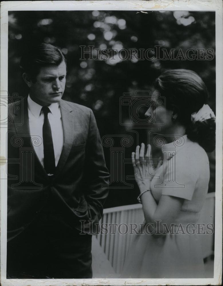 1970 Press Photo Sen Edward Kennedy D of Mass &amp; Barbara Walters - RSL93007 - Historic Images