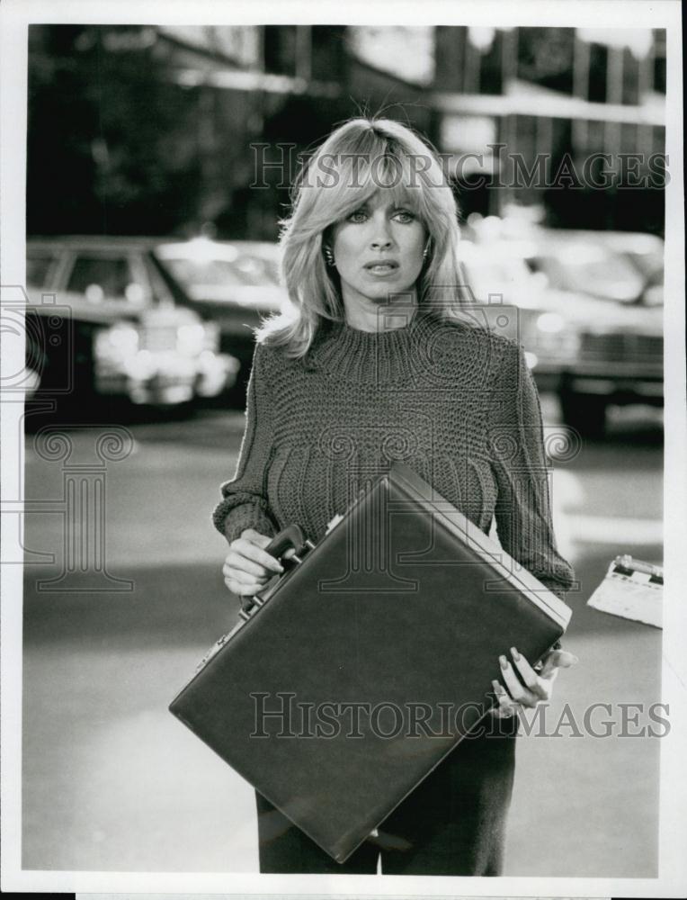 1981 Press Photo Actress Phyllis Davis in Scene from ABC's 