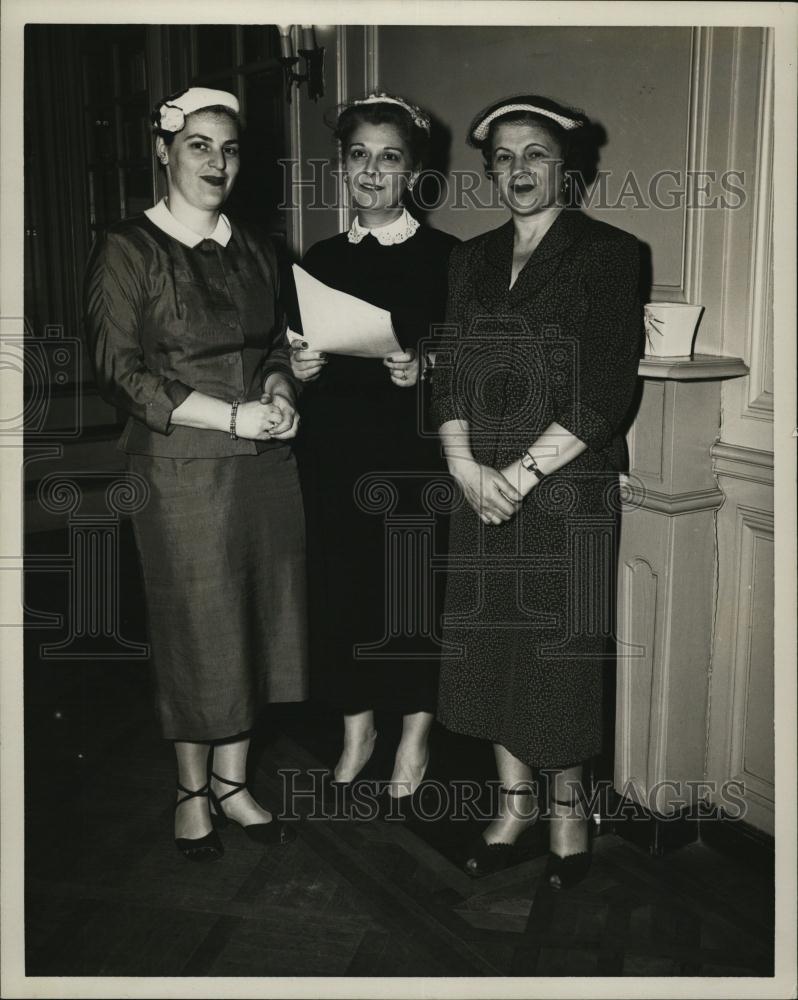 1954 Press Photo Mrs Yale Markle,Mrs Robert Levin &amp; Mrs Joseph Weisberg - Historic Images