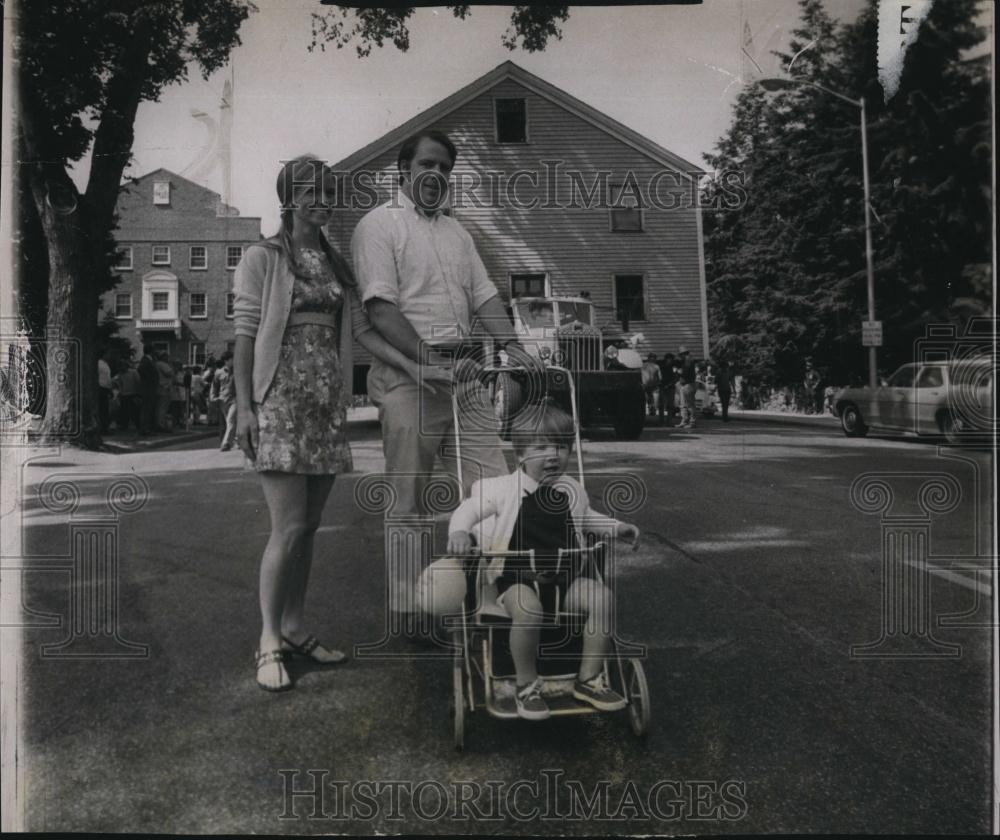 1971 Press Photo Mr &amp; Mrs Charles Detwiller Bought Their Home for $1 - RSL88073 - Historic Images