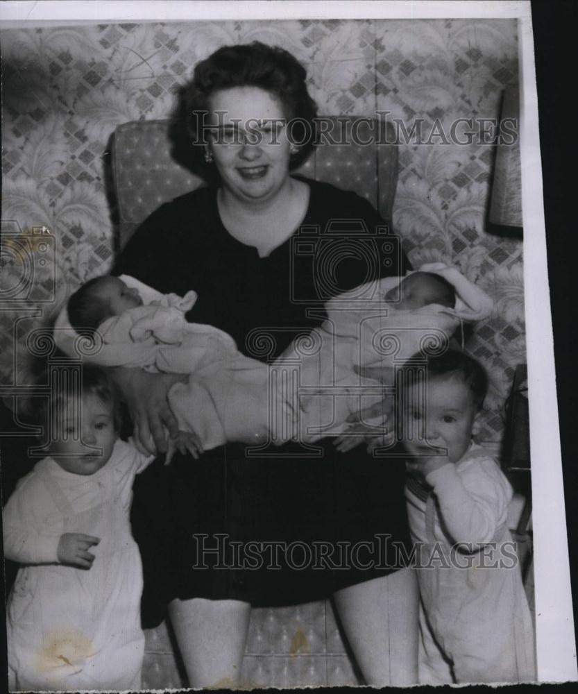 1962 Press Photo Mrs George Brin, Louise, Denise, Rachel, Richard Brin, Twins - Historic Images