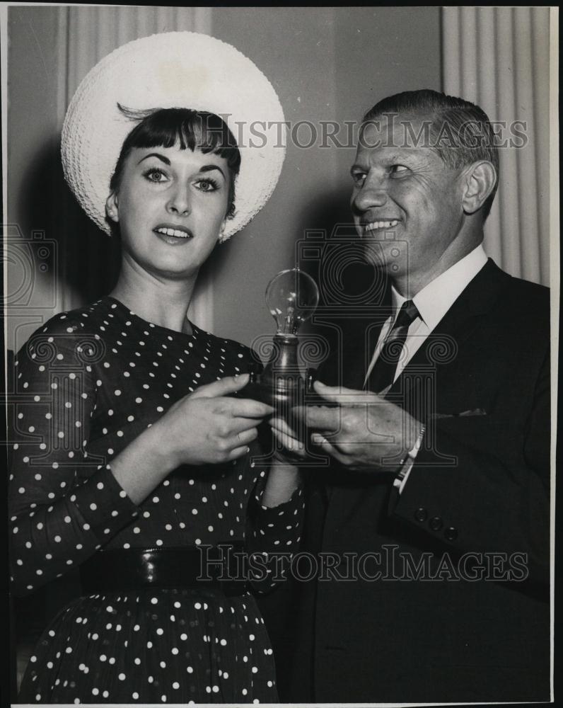 1965 Press Photo Governor Volpe &amp; Miss Kathy Burns Holding Replica Of Light Bulb - Historic Images