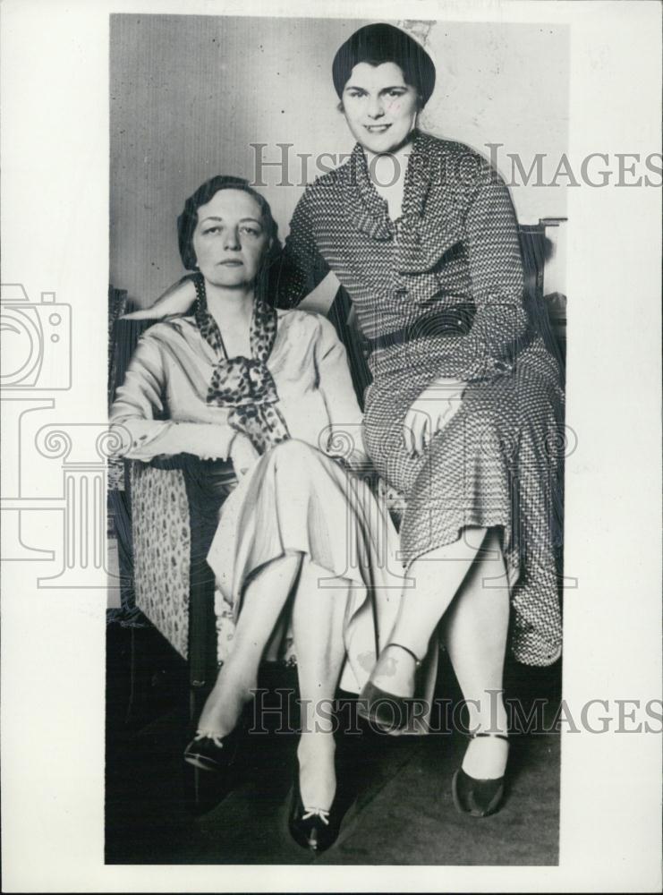 1931 Press Photo Mrs Margaret M Dannenhowers captains wife awaits return of - Historic Images