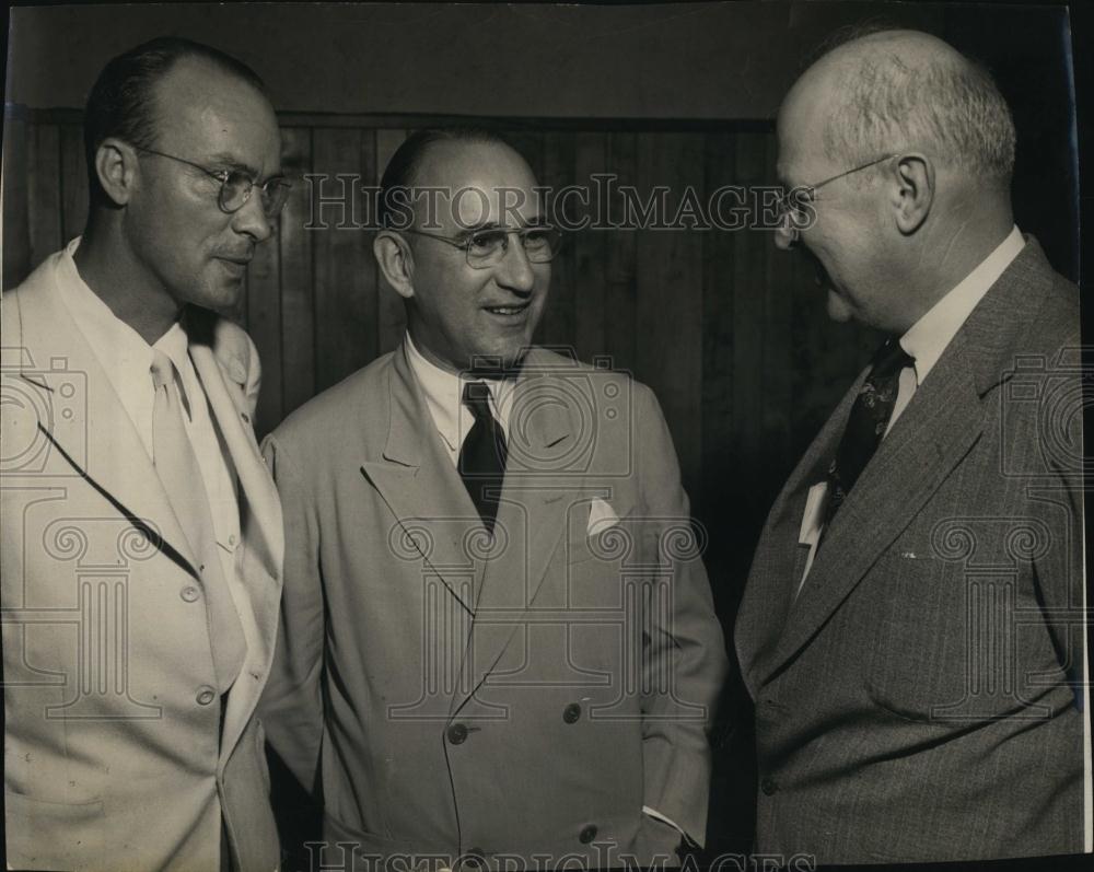 1946 Press Photo Dr J Braden Quicksall,Dr Shaler Richardson, dr Wm Thomas - Historic Images