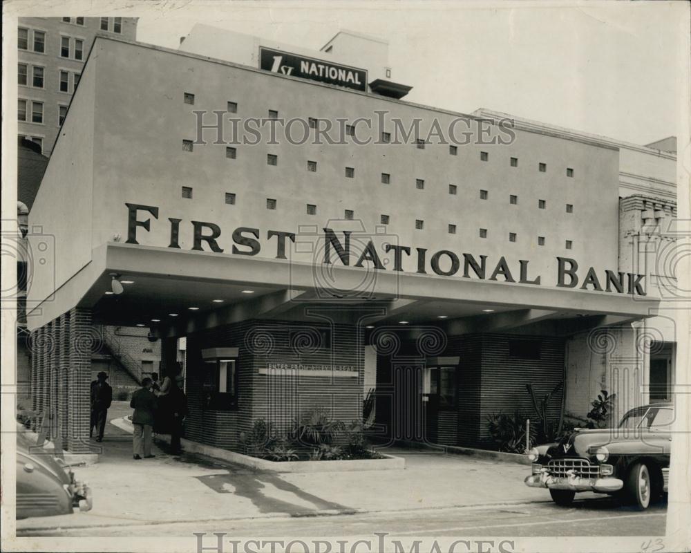 1950 Press Photo St Petersburg First National Bank Drive In Facility - Historic Images