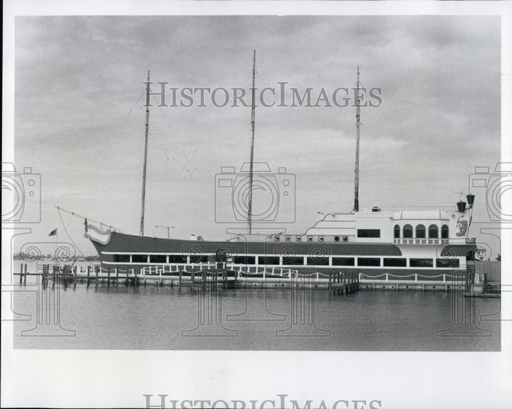 1983 Press Photo Ship Like Restaurant Santa Madiera - RSL69215 - Historic Images