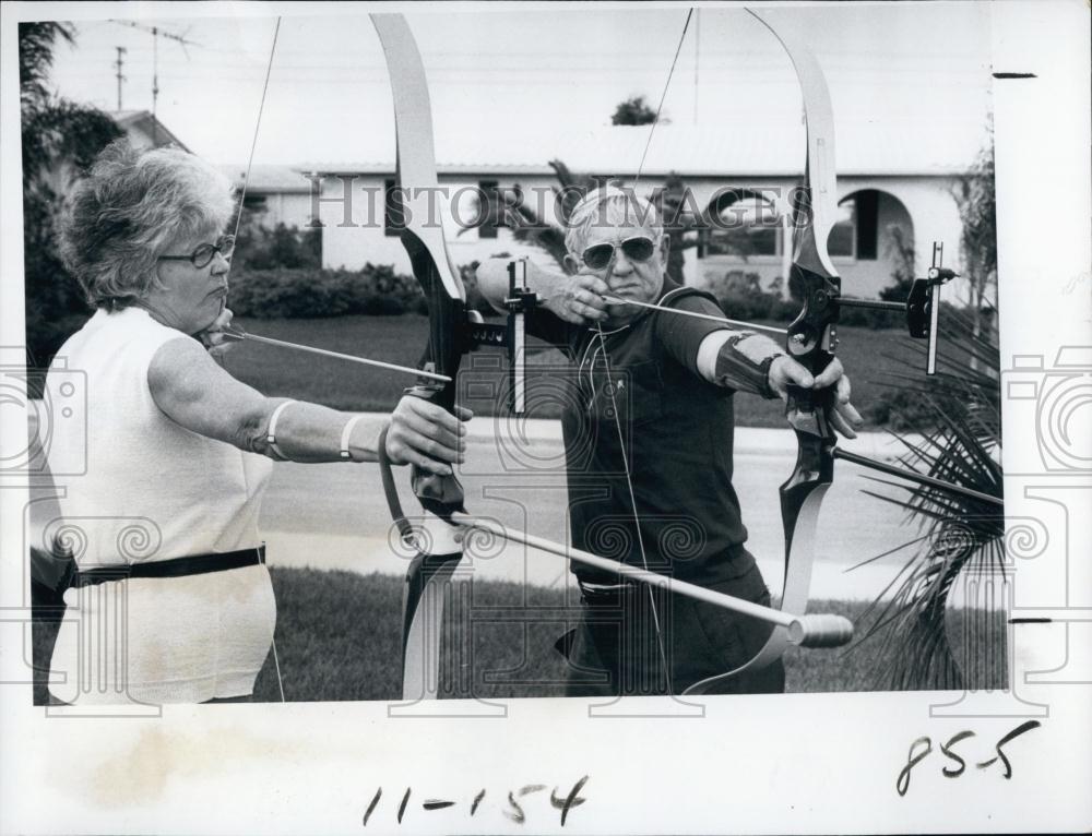 1977 Press Photo Margaret Tillberry, Professional Archer - RSL66223 - Historic Images