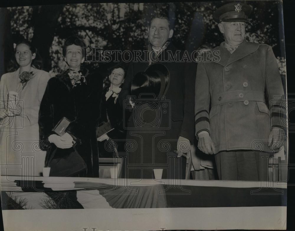 1945 Press Photo Miss Sally Perkins Calwell daughter Governor - RSL95751 - Historic Images