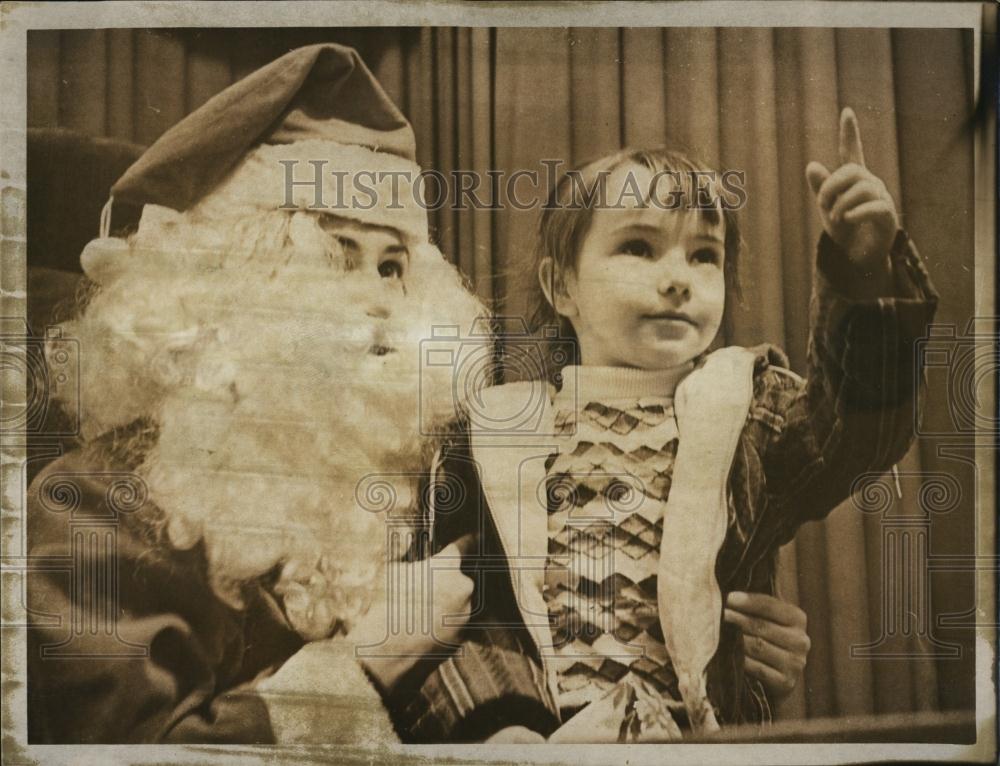 1965 Press Photo Pat Collins as Santa at Sears - RSL08625 - Historic Images