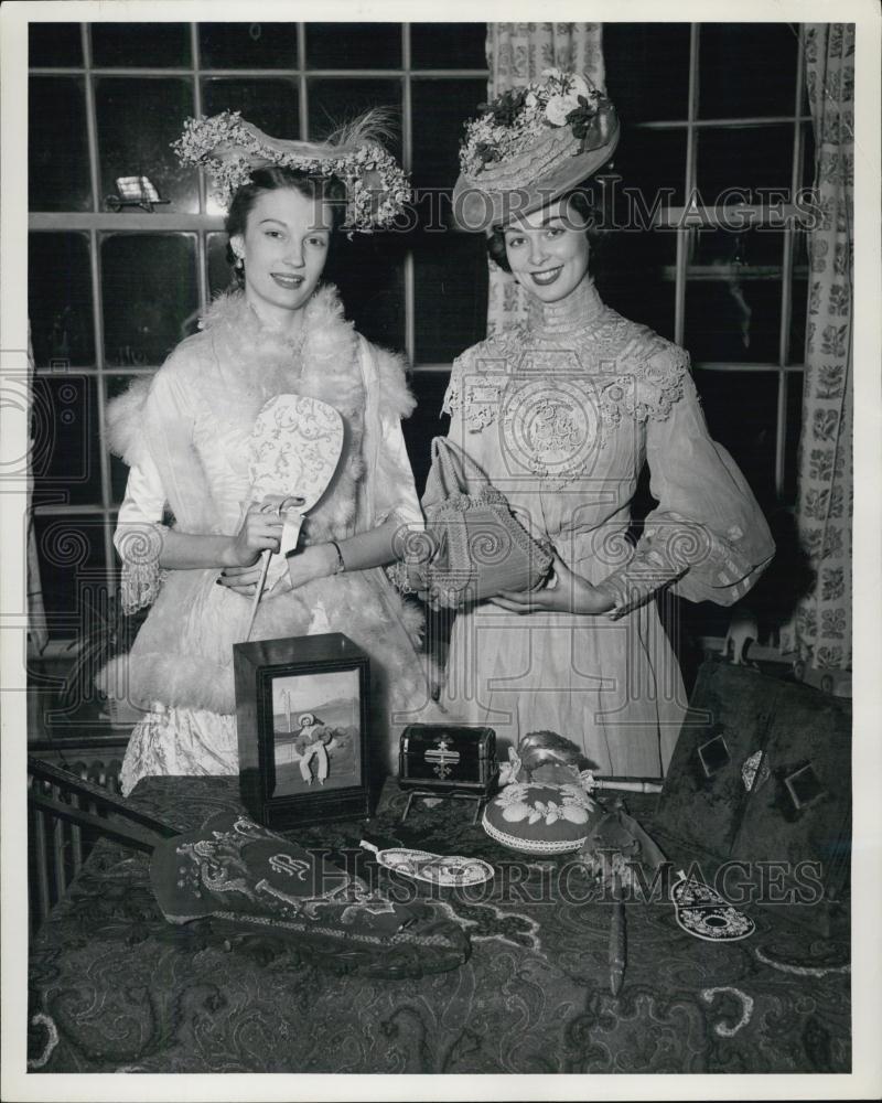 1951 Press Photo Models July Dane &amp; Terry Gay at Morgan Memorial Museum - Historic Images