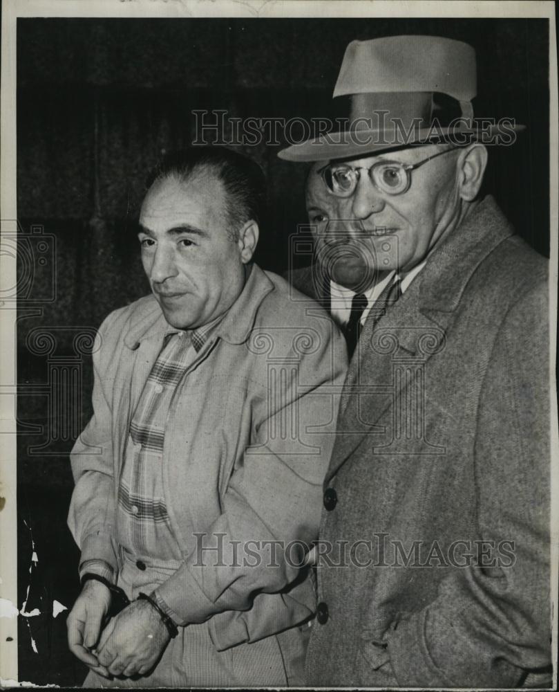 1956 Press Photo Domenico Bando going to court for his acid blinding trial - Historic Images