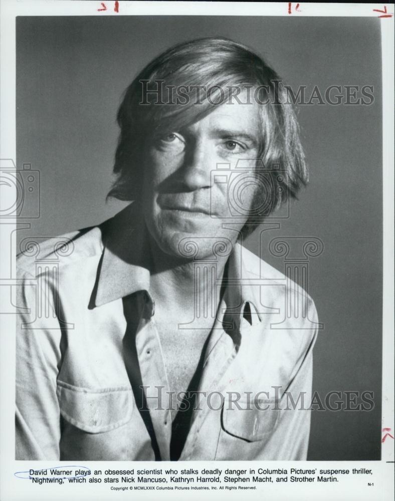 1979 Press Photo Actor David Warner As Scientist In &quot;Nightwing&quot; - RSL02845 - Historic Images