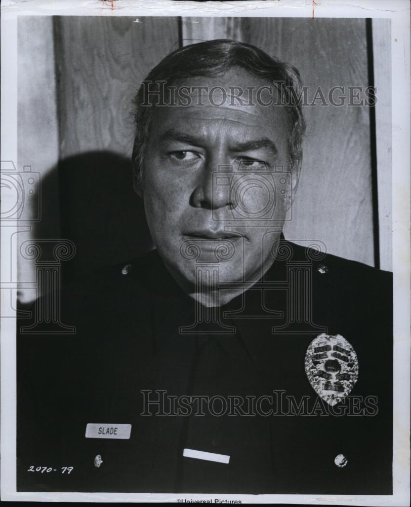 1974 Press Photo George Kennedy starring in &quot; Earthquake&quot; - RSL92909 - Historic Images