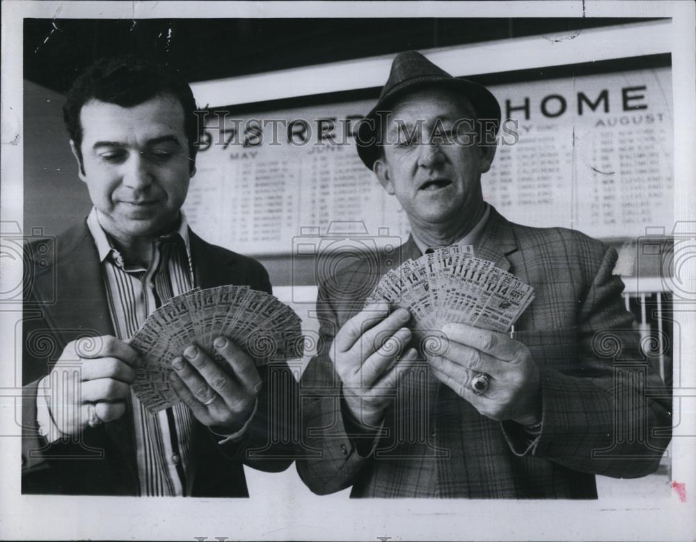 1972 Press Photo Vincent Baccari &amp; James McHenry,bought a tickets on Fenway Park - Historic Images