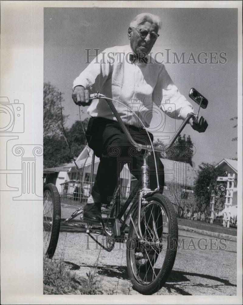 1968 Press Photo Dr William A Zeter 100 year old man - RSL91255 - Historic Images