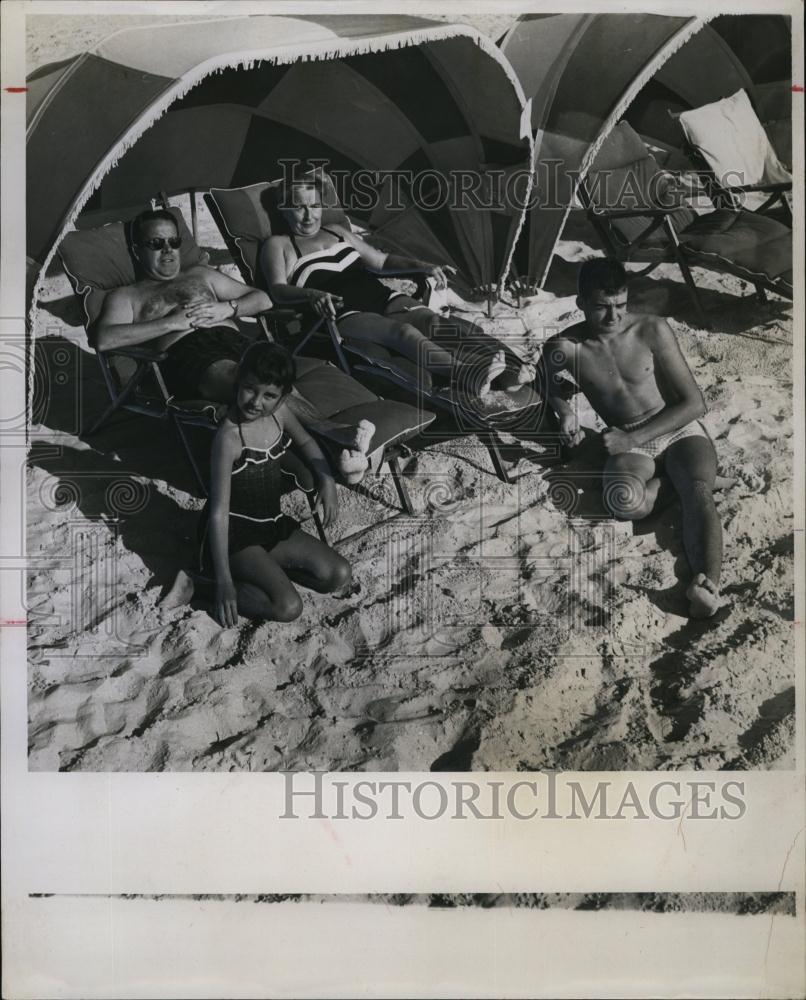 1957 Press Photo HJ Tierney family beach - RSL91233 - Historic Images