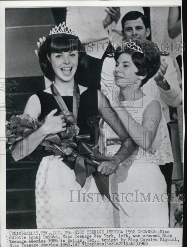 1965 Press Photo Miss Teenage America Crowned Colette Agnes Daiute Dallas Texas - Historic Images