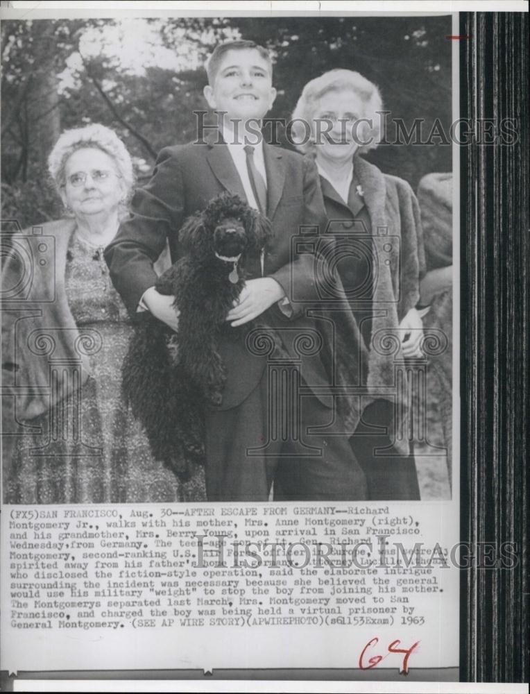 1963 Press Photo Richard Montgomery Jr Reunites With Mother And Grandmother - Historic Images