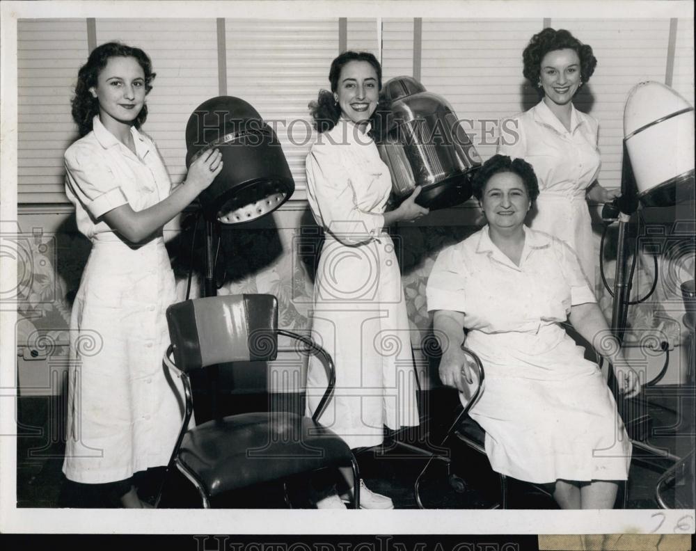 1952 Press Photo Weisgarber Beauty Parlor, Marion Weisgarber, Louis, Christine - Historic Images