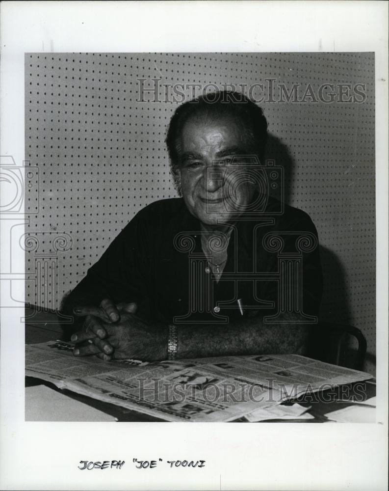 1982 Press Photo Joe Tooni Looking To Join The US Military At Age 68 - RSL91575 - Historic Images