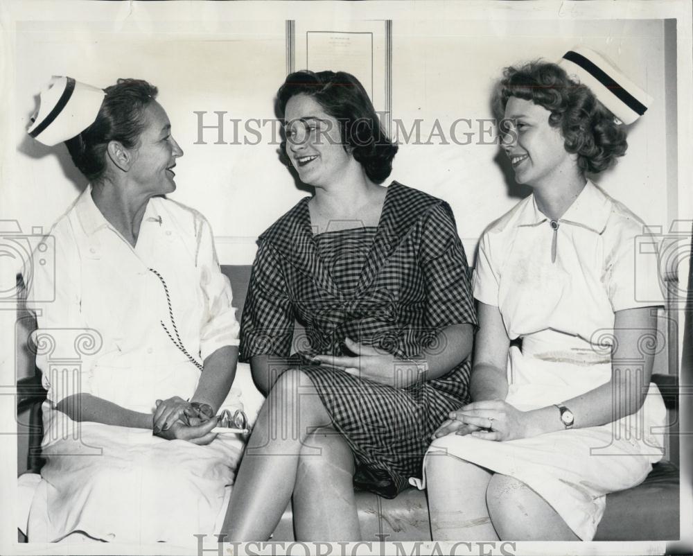 1961 Press Photo Air Line Hostess Patricia Davies, Nurse Sigride Casgil, Lillian - Historic Images