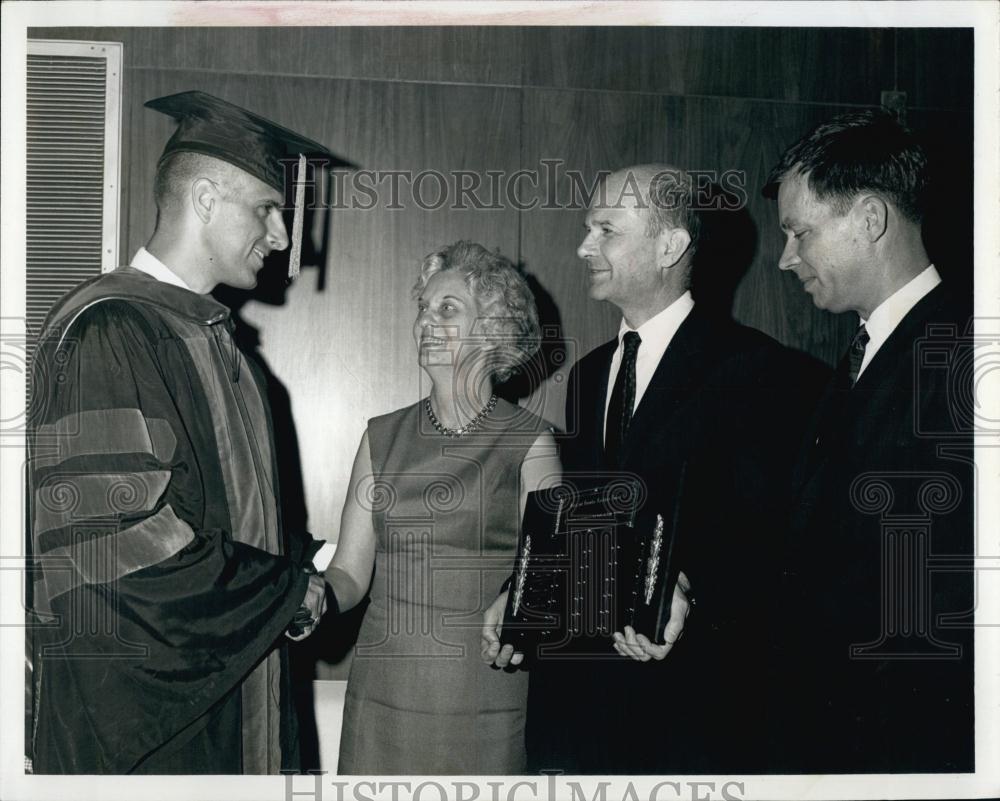 1967 Press Photo Sr Kenneth Safco Graduated University of Florida - RSL68051 - Historic Images