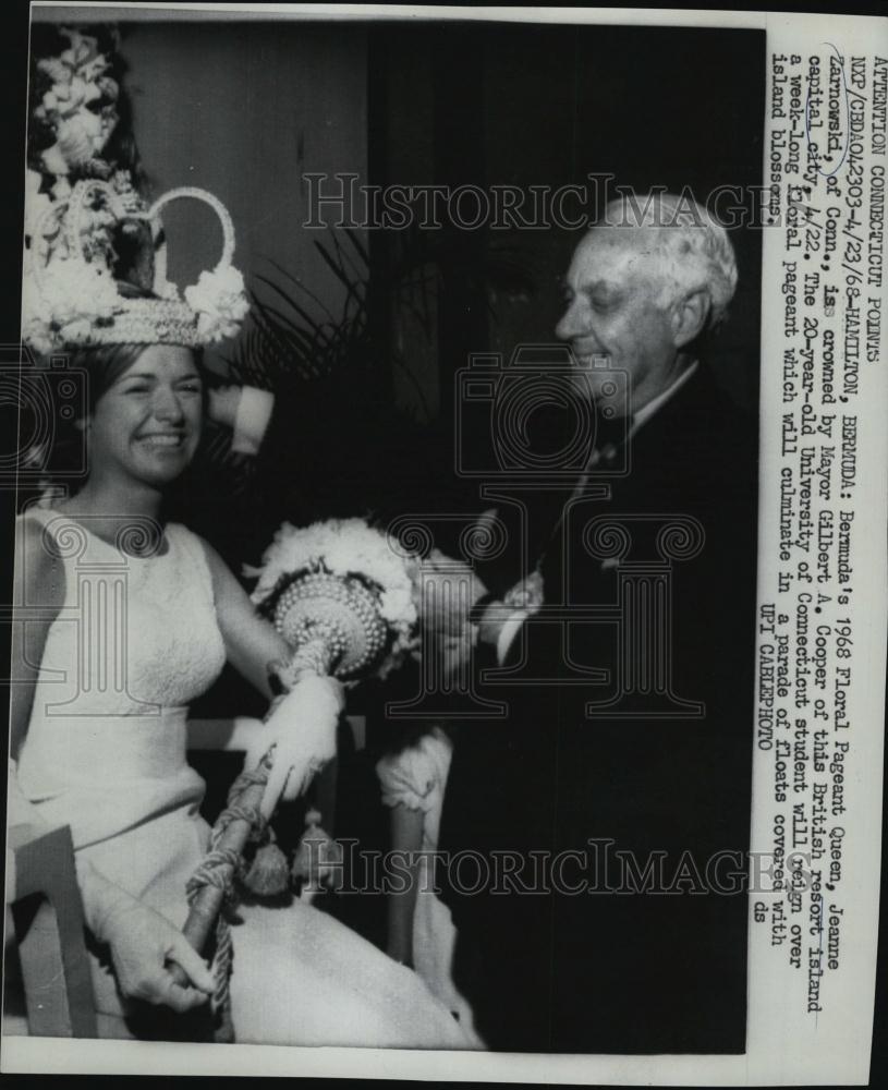 1968 Press Photo Floral Pageant Queen Jeans Zarnowaski - RSL41071 - Historic Images