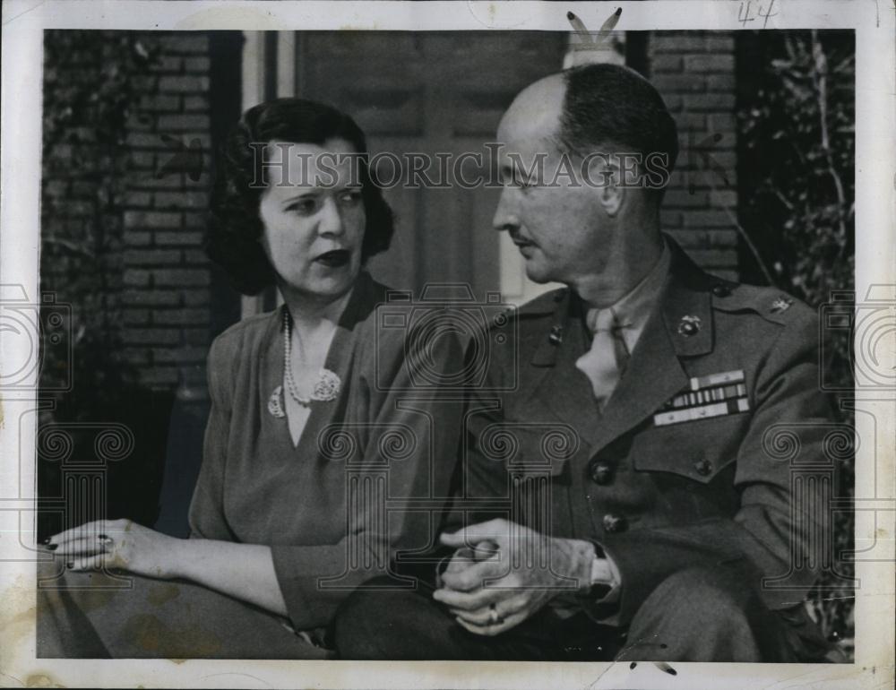 1946 Press Photo Col James Devereux With His Fiance Rachel Clarke Cook - Historic Images