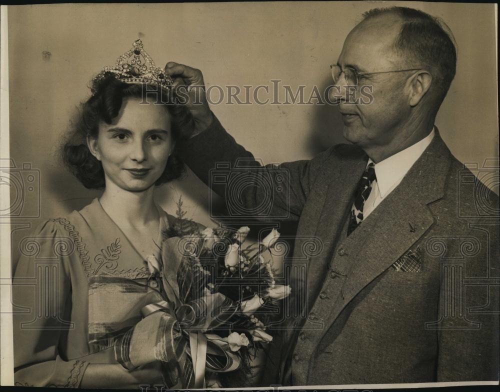 1944 Press Photo Charlotte Harris Salvage Queen - RSL96683 - Historic Images