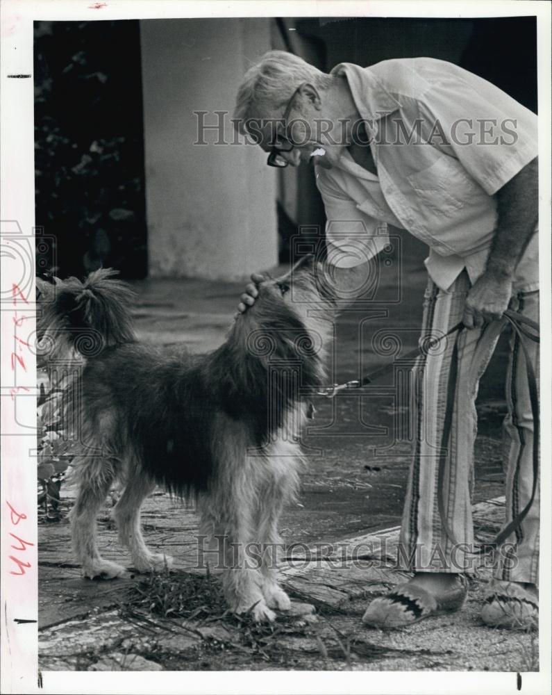 1980 Press Photo Frank Carletti owner Harry miniature English Sheepdog - Historic Images