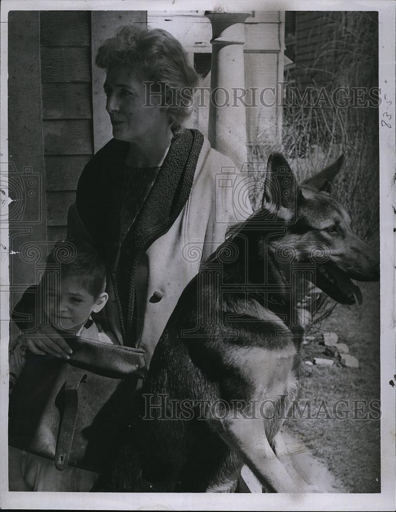 1963 Press Photo MrsMary Deveau saved her son and dog from perishing - Historic Images