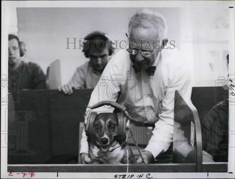 1962 Press Photo Professor Daniel Zaret &amp; Dog Julie Who Understands 3 Languages - Historic Images